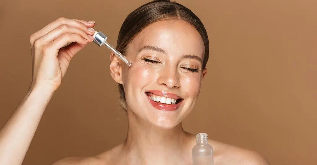 A Rotina Noturna Que Faz Você Acordar com a Pele de Vidro